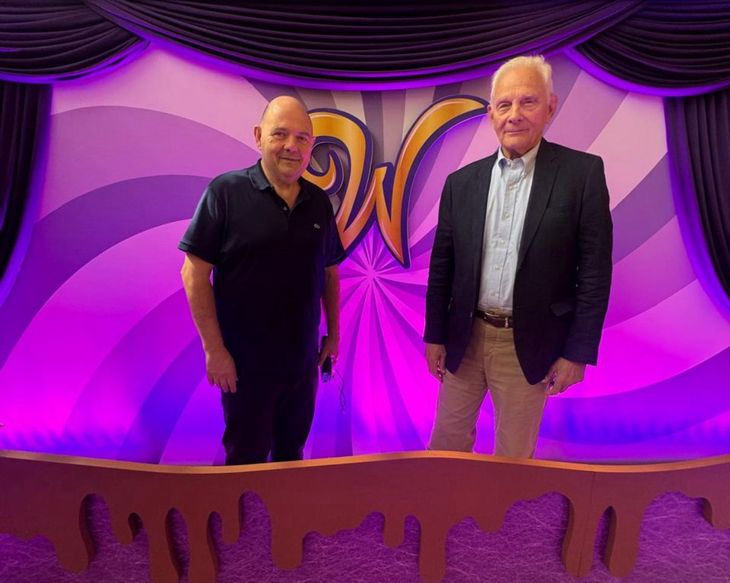 Carlos Rottemerg y Andrés Cordero, dueño del Gran Rex, en el hábitat de Wonka, durante la presentación de ayer. Carlos Rottemerg y Andrés Cordero, dueño del Gran Rex, en el hábitat de Wonka, durante la presentación de ayer.