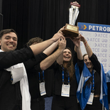 El equipo UBA-YPF ganó el Petrobowl 2025 en Houston, el mundial para estudiantes de ingeniería de petróleo mas importante del mundo. El equipo UBA-YPF ganó el Petrobowl 2025 en Houston, el mundial para estudiantes de ingeniería de petróleo mas importante del mundo.