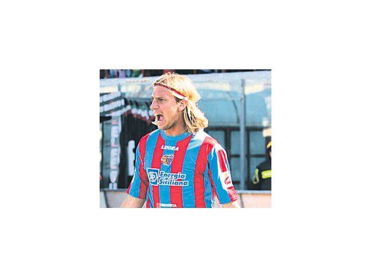 Luego de que se especulara con su pase al Milan, finalmente «Maxi» López jugaría en Fiorentina.
