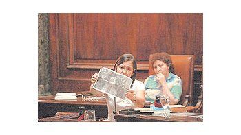 ámbito.com | Beatriz Campos, abogada querellante, esposa de José Iglesias, declaró ayer en la Legislatura en la primera ronda de testigos por el juicio político a Aníbal Ibarra por la tragedia de Cromañón.