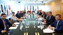 La reunión comenzó a las 11 de este martes y convocó a jefes provinciales de todos los espacios.