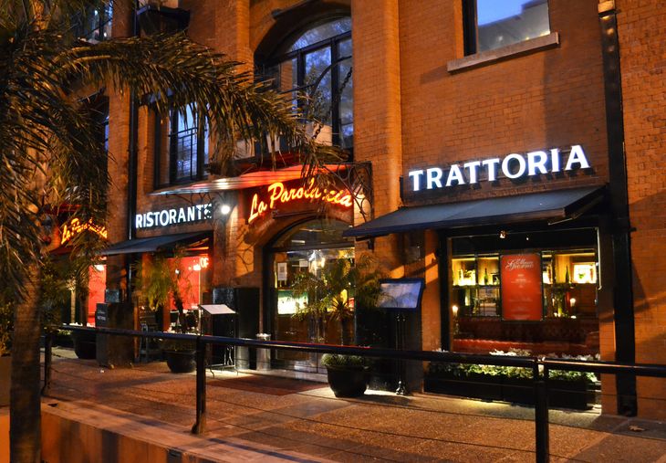 Direcciones: Riobamba 1046, Barrio Norte; Presidente Roberto M. Ortiz 1865, Recoleta; Cerviño 3561, Palermo; Av. del Libertador 5823, Belgrano; Av. del Libertador 5836, Belgrano; Alicia Moreau de Justo 1052, Puerto Madero; Olga Cossettini 302, Madero Downtown; Av. del Libertador 14621, San Isidro; Km 42.5, Colectora Panamericana, Pilar. Direcciones: Riobamba 1046, Barrio Norte; Presidente Roberto M. Ortiz 1865, Recoleta; Cerviño 3561, Palermo; Av. del Libertador 5823, Belgrano; Av. del Libertador 5836, Belgrano; Alicia Moreau de Justo 1052, Puerto Madero; Olga Cossettini 302, Madero Downtown; Av. del Libertador 14621, San Isidro; Km 42.5, Colectora Panamericana, Pilar.