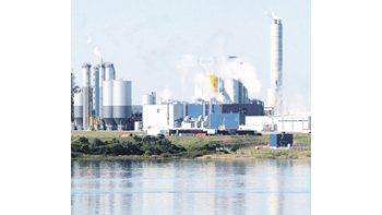 La pastera de UPM (ex Botnia) volvió ayer a ser el centro de las negociaciones entre Uruguay y la Argentina, en pos de plasmar en los hechos el acuerdo ambiental sellado entre Cristina de Kirchner y José Mujica.
