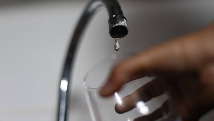 La jueza federal de San Martín ordenó la suspensión del corte de agua y desagües hasta la sentencia definitiva.