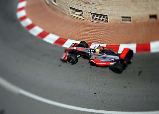 El McLaren Mercedes del británico Hamilton estuvo cerca de Rosberg en la segunda tanda de ensayos.