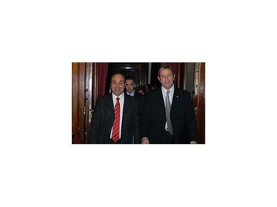 El ministro Manzur junto al vicepresidente Julio Cobos