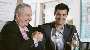 DESEMBARCO. El gobernador salteño Juan Manuel Urtubey, en el marco de su gira como precandidato presidencial, desembarcó ayer en Misiones, donde rubricó con su par Hugo Passalacqua (Frente Renovador de la Concordia) un convenio de cooperación institucional y otro complementario para la conformación de una comisión de desarrollo turístico sustentable del corredor NOA-NEA.