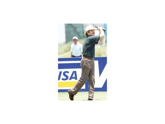 Aprovechando el feriado del Día de la Virgen, Felipe Solá se distendió ayer jugando al golf. La noche anterior, se había reunido con Néstor Kirchner en la Casa Rosada.