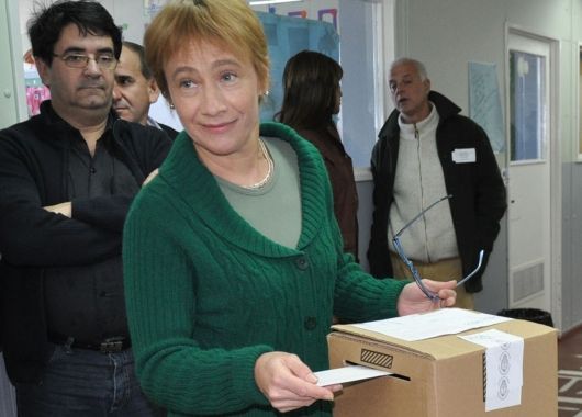 Tierra del Fuego: Fabiana Ríos perdió con Roxana Bertone el 26 de junio, pero ganó en balotaje la semana siguiente.