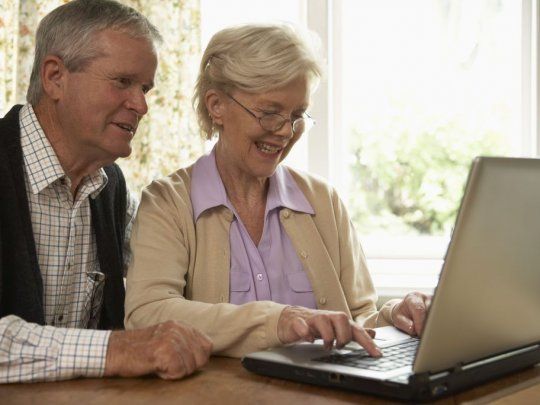 Jubilados y pensionados podrán recibir créditos sin interés de hasta $ 300.000 para&nbsp; para comprar computadoras.