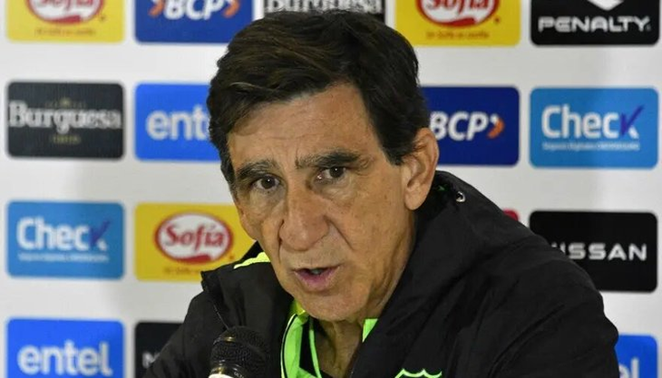 Gustavo Costas dejó la selección de Bolivia y dirigirá a Racing. Gustavo Costas dejó la selección de Bolivia y dirigirá a Racing.