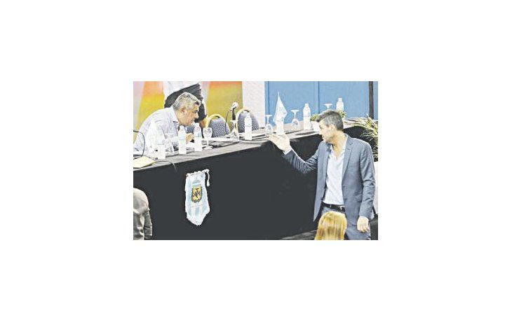 ámbito.com | ClaudioTapia y Marcelo Tinelli, dos candidatos a las próxima elecciones de AFA. Los clubes grandes, con el  aval del empresario televisivo, quieren crear una superliga; los del interior, que apoyan a “Chiqui”, se oponen.