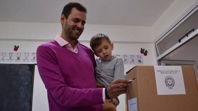 emiliano estrada vota elecciones 2023 salta.jpg