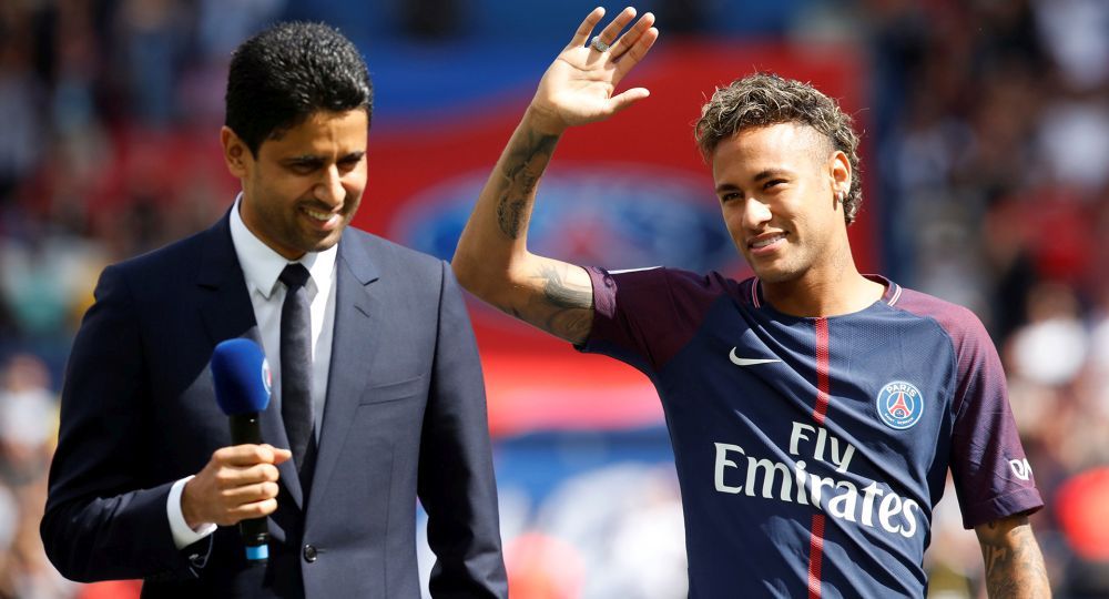 Nasser Al Khelaifi y Neymar, en su presentación en PSG.