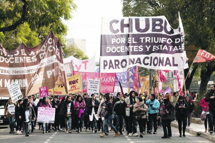 rebote. Las jornadas de protestas en Chubut habían traspasado las fronteras provinciales, cuando CTERA convocó dos semanas atrás a un paro nacional en repudio a la “brutal represión” a los docentes en Rawson.