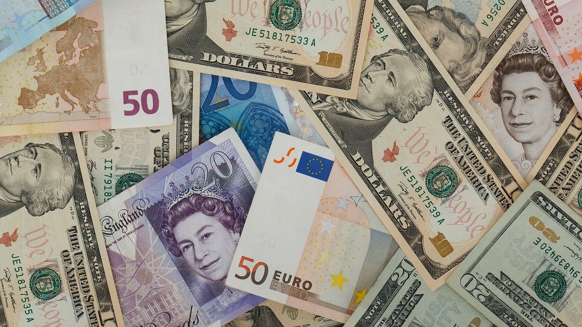 Dólar y euro, en 1 a 1 por primera vez desde 2002