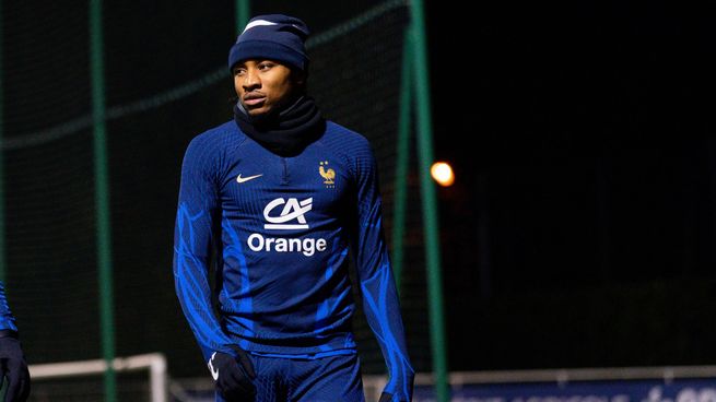 Nkunku sufrió un esguince de rodilla y le dice adiós al Mundial de Qatar.