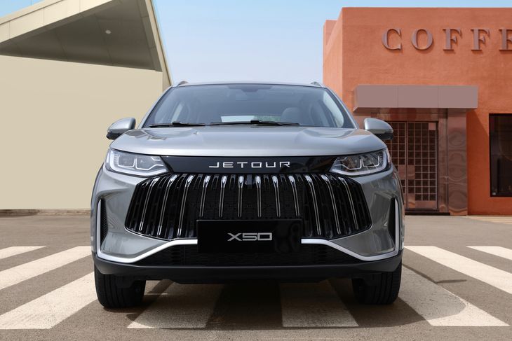 El X50 se suma como la nueva puerta de entrada al catálogo de Jetour, manteniendo el sello tecnológico que caracteriza a todos sus productos.