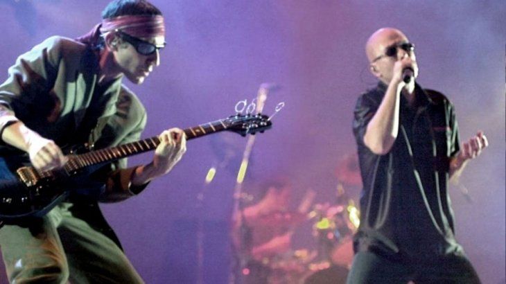 Un día como hoy, Los Redondos brindaban uno de sus shows más memorables. Un día como hoy, Los Redondos brindaban uno de sus shows más memorables.
