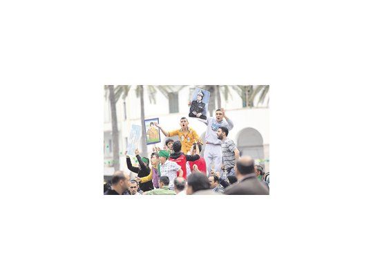 Los seguidores de Muamar Gadafi salieron ayer a las calles de Trípoli para celebrar las noticias del firme avance de las tropas leales al dictador en el este del país.