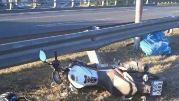 dos heridos por el choque entre un auto y dos motos en la autopista panamericana