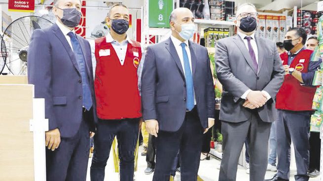 Apertura. Fernando Gray, Juan Manzur y Matías Kulfas encabezaron la inauguración de una nueva sucursal de Easy en Monte Grande.