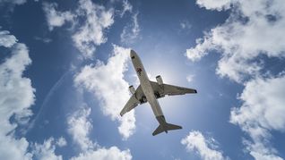 Pese al dólar, explotan los viajes al exterior