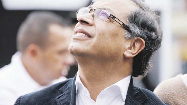 quiebre. El izquierdusta Gustavo Petro y el derechista Rodolfo Hernández representan el hartazgo popular con los partidos trandicionales en Colombia.