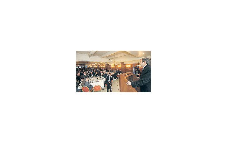ámbito.com | Julio Cobos expuso su manual económico para enfrentar la crisis ante embajadores deSuiza, Austria, el Reino de los Países Bajos y cámaras de comercio europeas.
