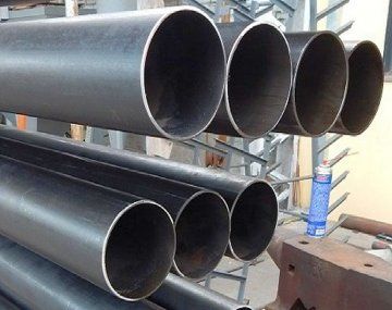 El hecho que inició el cruce fue la decisión del consorcio Southern Energy de adjudicar el contrato a la empresa india Welspun, pese a que se había intentado que sea Siat Tenaris, la controlada de Techint la que obtuviera la ventaja por su peso en el mercado tubos para la industria energética. El hecho que inició el cruce fue la decisión del consorcio Southern Energy de adjudicar el contrato a la empresa india Welspun, pese a que se había intentado que sea Siat Tenaris, la controlada de Techint la que obtuviera la ventaja por su peso en el mercado tubos para la industria energética.