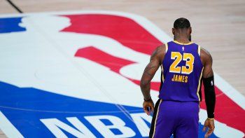 la estrella de la nba lebron james dio positivo en coronavirus