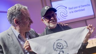 Abuelas de Plaza de Mayo lanzaron un nodo en Uruguay para la búsqueda de nietos apropiados durante la dictadura. Abuelas de Plaza de Mayo lanzaron un nodo en Uruguay para la búsqueda de nietos apropiados durante la dictadura.