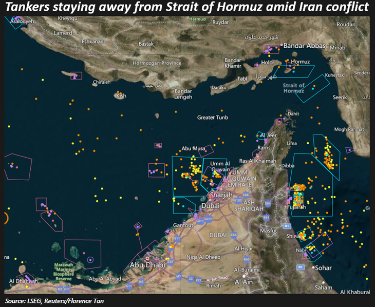 Lo más perentorio para el gobierno norteamericano es que el petróleo del Golfo siga fluyendo (la ironía es que la marina a norteamerican fue la primra en cerrarlo, cuando Irán dijo que no pensaba hacerlo). Por ahora, los barcos aguardan. Lo más perentorio para el gobierno norteamericano es que el petróleo del Golfo siga fluyendo (la ironía es que la marina a norteamerican fue la primra en cerrarlo, cuando Irán dijo que no pensaba hacerlo). Por ahora, los barcos aguardan.