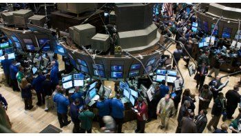 Wall Street culminó con leve baja a la espera de cumbre de líderes de bancos centrales