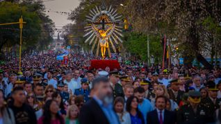 salta: miles de creyentes recorrieron las calles junto a las imagenes del senor y la virgen del milagro