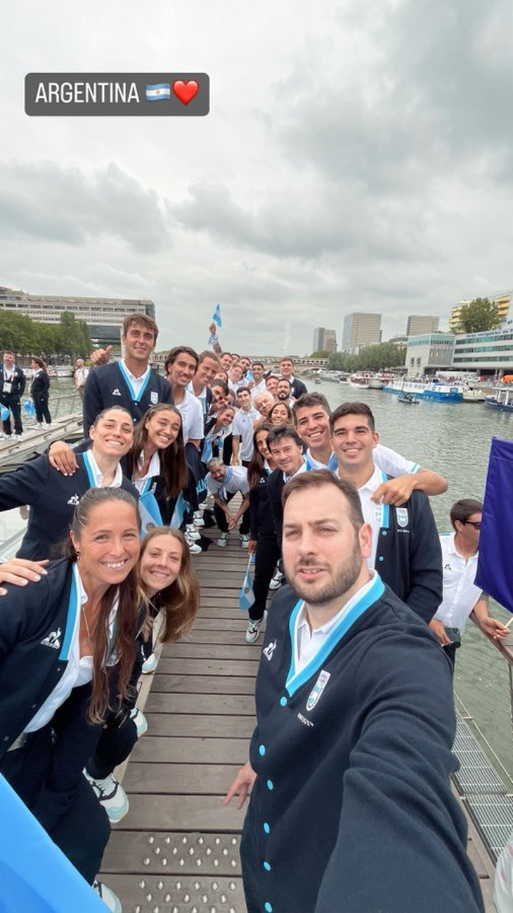 La selfie de los deportistas olímpicos argentinos en la apertura de Paris 2024