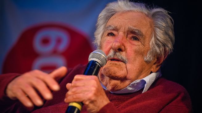 El expresidente José Mujica cuestionó el rol de las AFAP y le apuntó al oficialismo por la polémica tras los dichos de Alejandro Sánchez.