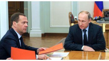 El primer ministro ruso, Dmitri Medvédev, junto al presidente, Vladimir Putin.