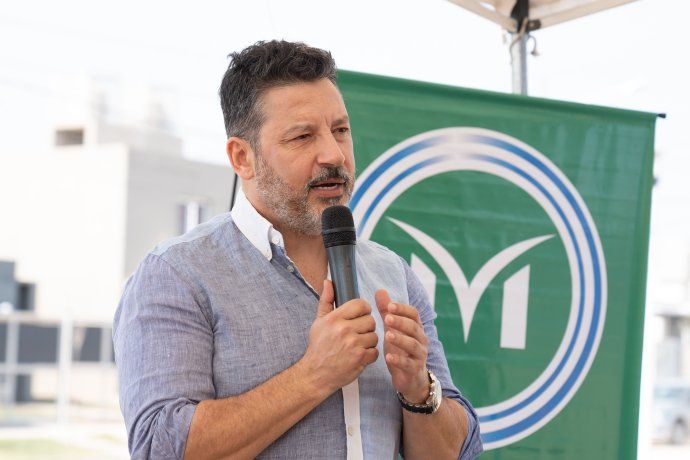 Gustavo Menéndez, intendente del partido de Merlo Gustavo Menéndez, intendente del partido de Merlo