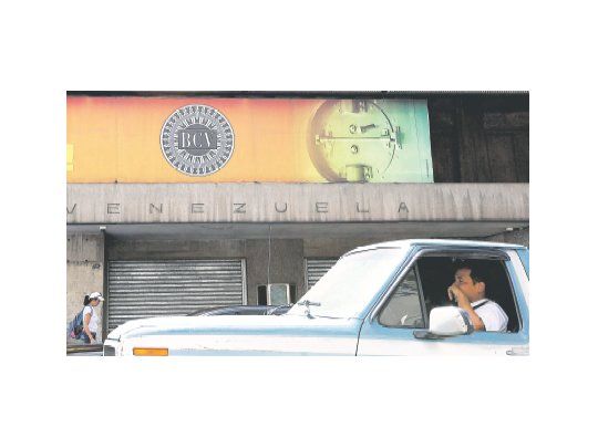 Excepción. Es lo que autorizó para el Banco Central el Tribunal Superior de Justicia. Según la ley, el Parlamento debería aprobar todos los contratos de interés público.