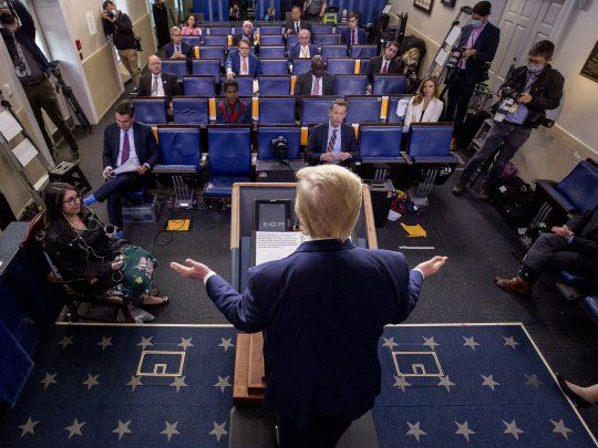 ALARMA.&nbsp; El presidente Donald Trump cambió su posición frente a la emergencia sanitaria y afirmó que es probable que la situación empeore antes de mejorar.
