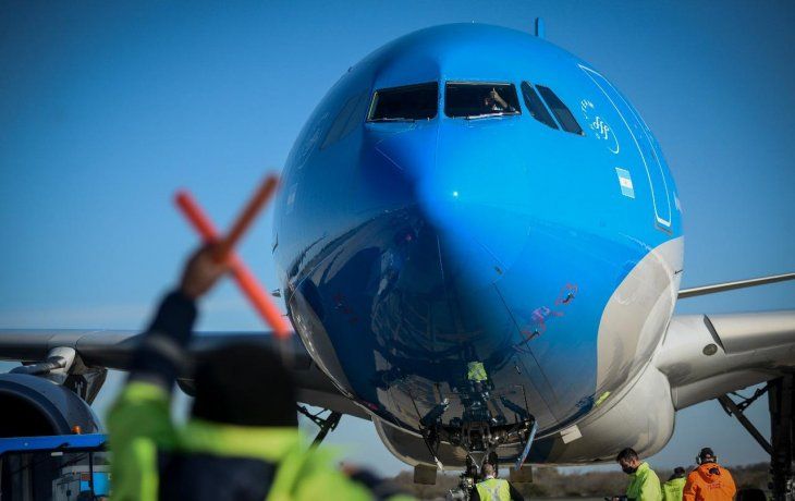 Llega un nuevo vuelo desde China con más dosis de Sinopharm contra el Covid-19