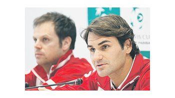 Federer, durante el sorteo del orden de la serie ante Estados Unidos, que le deparó enfrentarse con Isner en segundo turno.