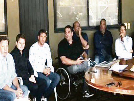 Campaña. José Torello, Alex Campbell, Jorge Triaca, Gustavo Vélez, Segundo Cernandas y Jesús Cariglino se juntaron el sábado en el stud del exministro de Trabajo en zona norte. Cambiemos activa la campaña.