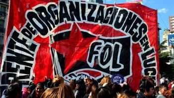 organizaciones sociales realizaron un velorio del salario minimo en plaza de mayo