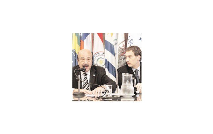 Osvaldo Mércuri junto a Diego Santilli.