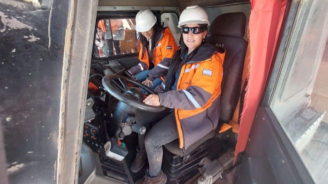 A pesar de la caída general del empleo en minería, el nivel de participación de la mujer en la industria creció hasya los 5.010 puestos de trabajo en julio de este año, lo que representó un 12,6% del empleo minero total.