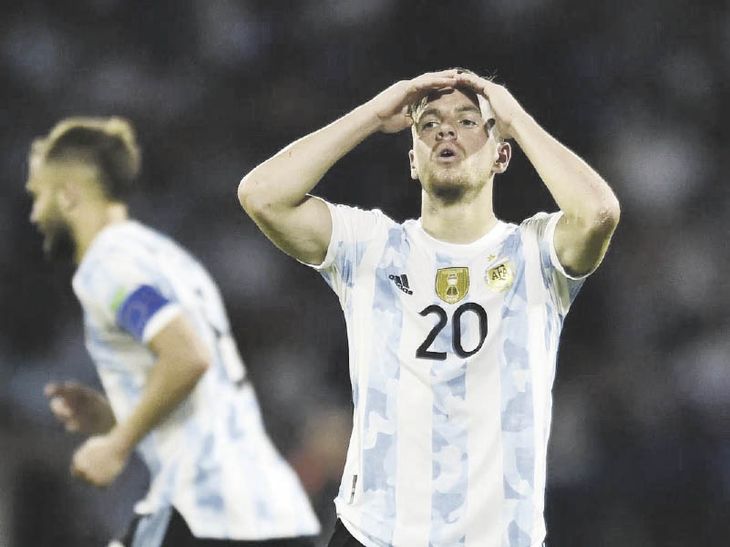 Precognitive.  It seems to be the image of Giovani Lo Celso holding his head.  The midfielder of the National Team will have to undergo surgery for a muscle injury in the back of his right leg and will not play in Qatar.