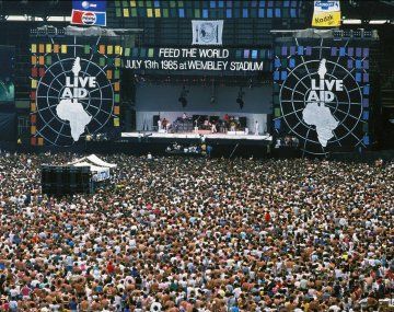 Live Aid (en español, Ayuda en Directo) fueron dos conciertos organizados por el lider y vocalista de la banda de rock The Boomtown Rats, Bob Geldof, y el líder y vocalista de la banda de pop Ultravox, Midge Ure.