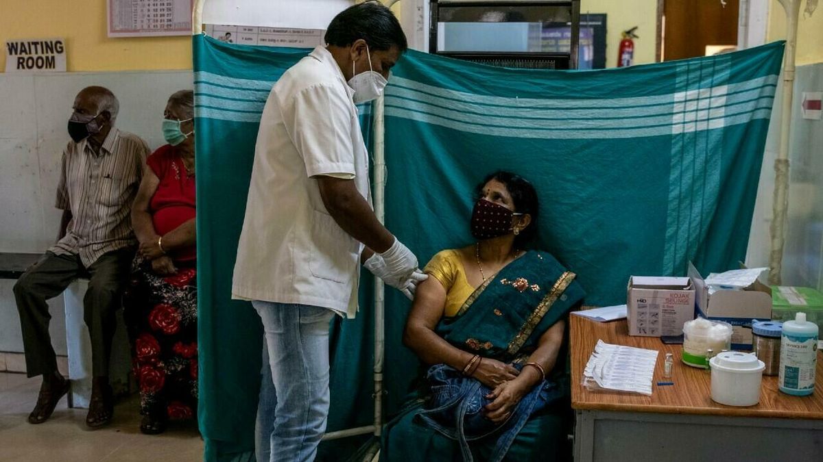 India begins vaccinating teenagers for fear of the Omicron variant
